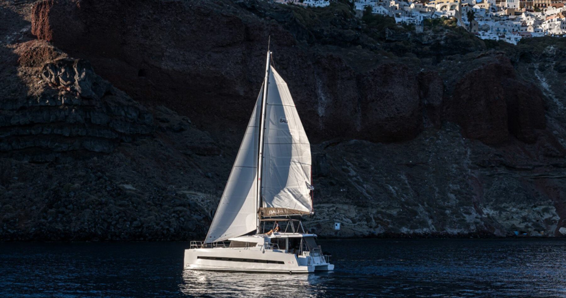 Cruise along the caldera